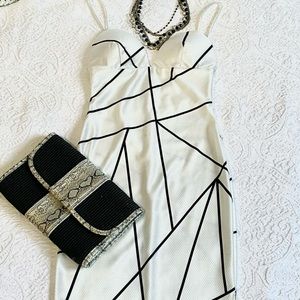 White with black accent summer dress XS